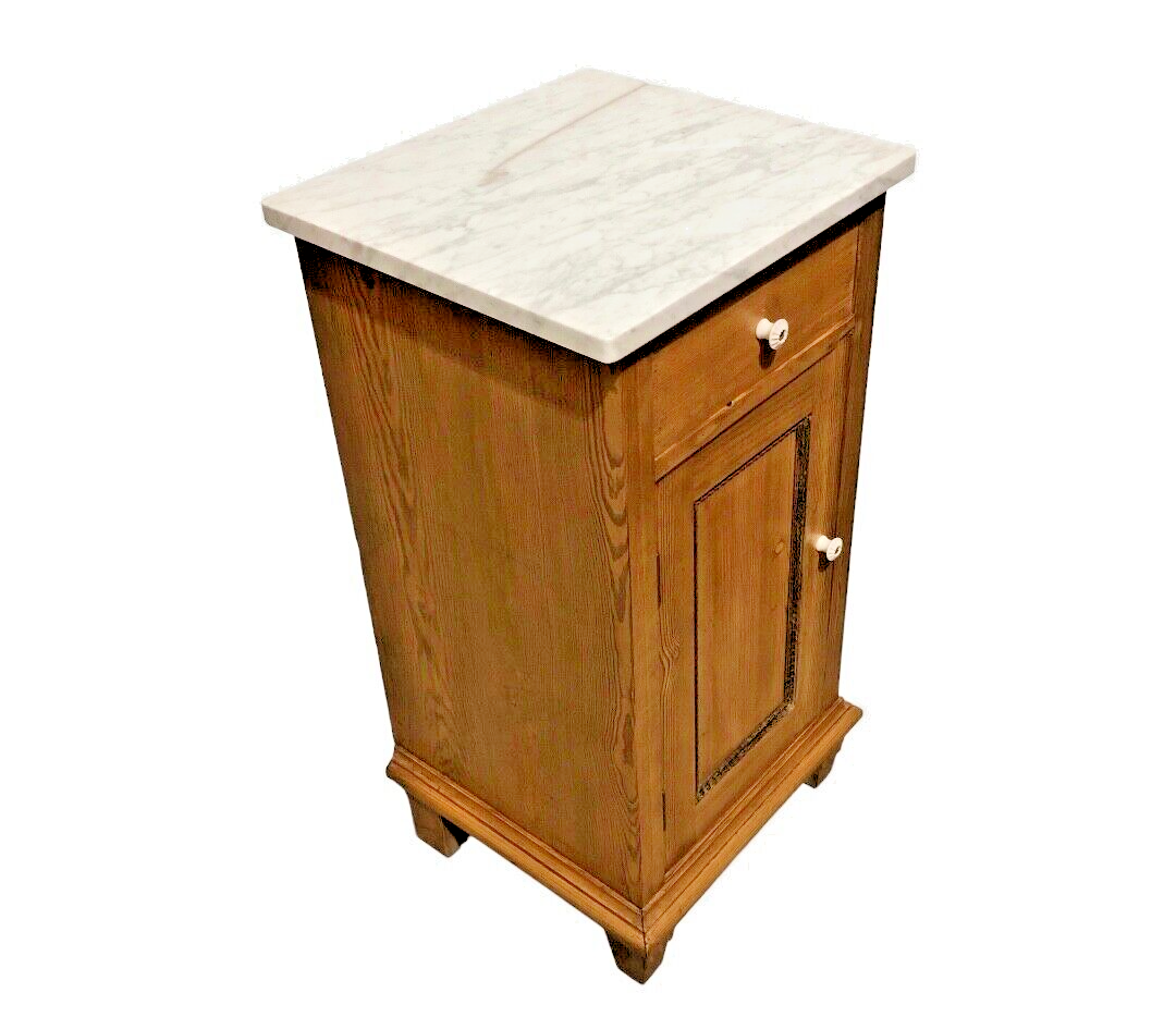 000855....Handsome Pair Of Continental Pine Bedside Cabinets / Bedside Tables ( sold )