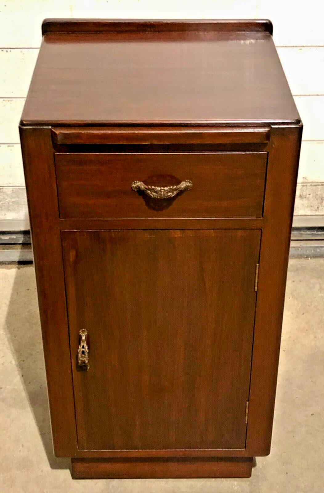 000767....Handsome Pair Of Art Deco Mahogany Bedside Tables / Bedside Cabinets ( sold )