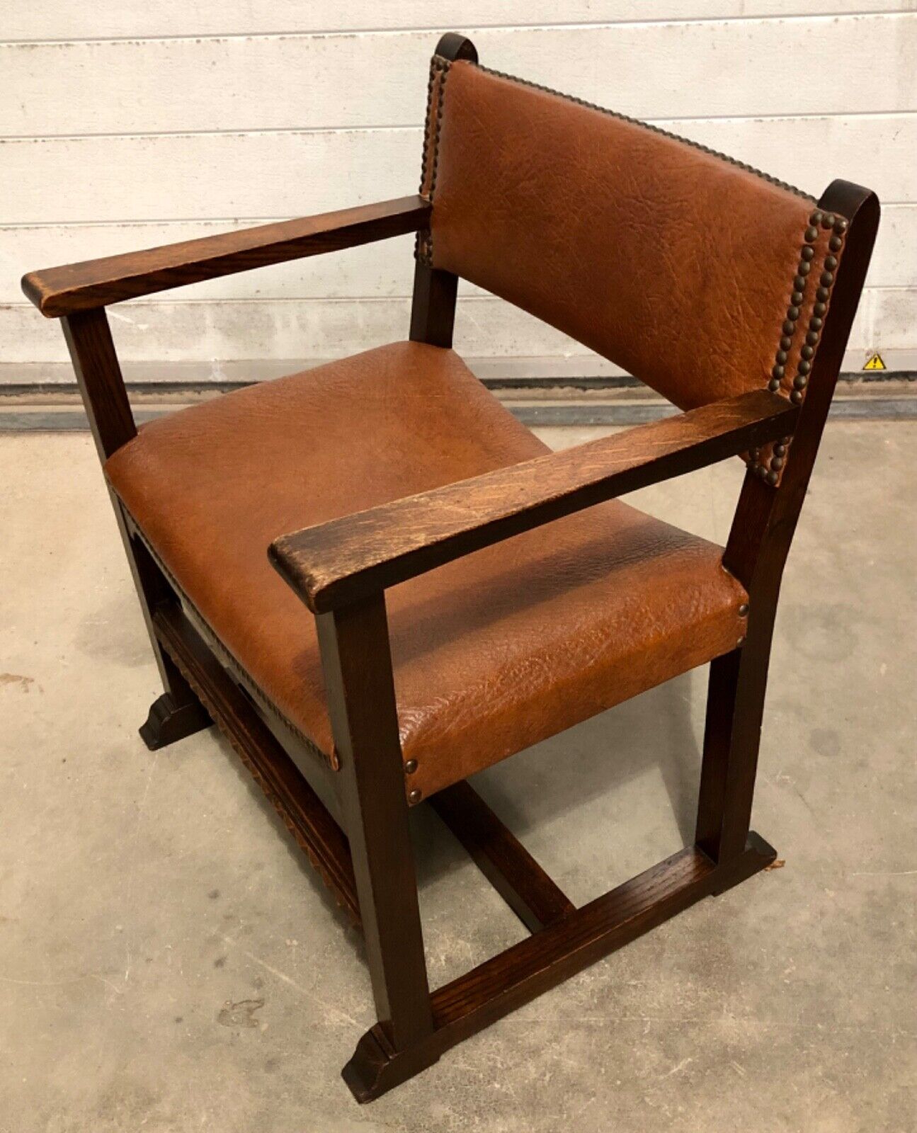 000843....Handsome Arts And Crafts Oak Nursing Chair / Childs Chair