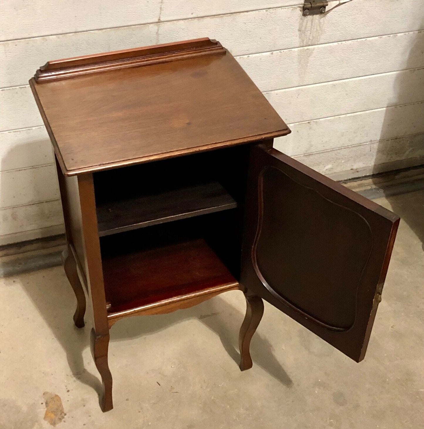 000830....Handsome Antique Mahogany Bedside Cabinet