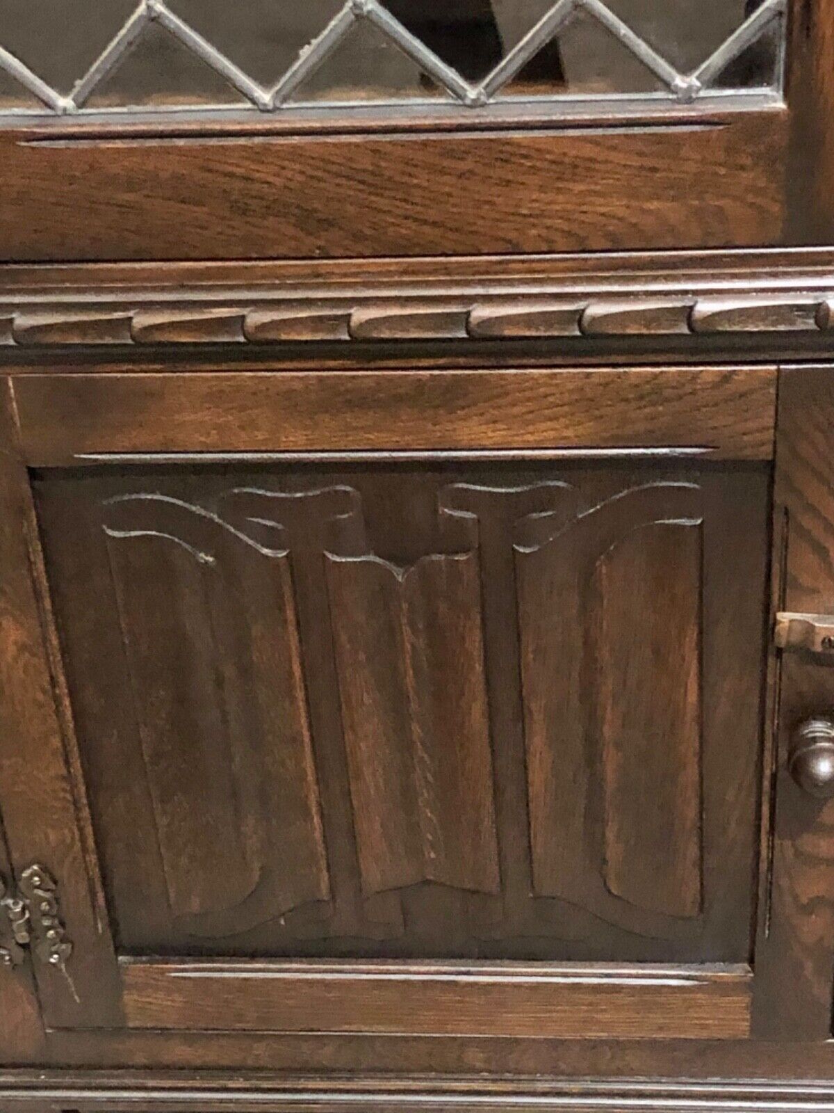 000793....Handsome Vintage Carved Oak Bookcase / Display Cabinet