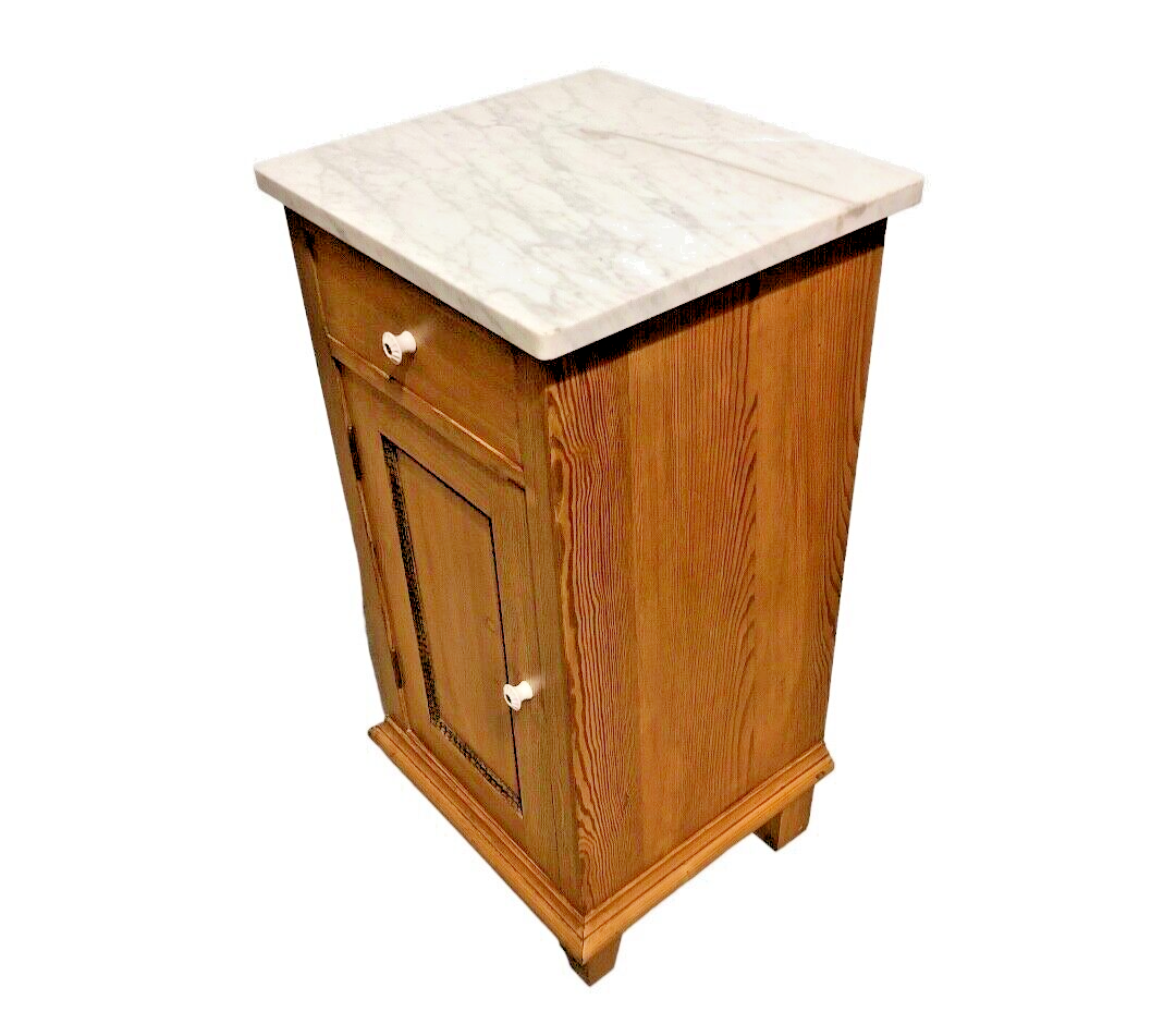 000855....Handsome Pair Of Continental Pine Bedside Cabinets / Bedside Tables ( sold )