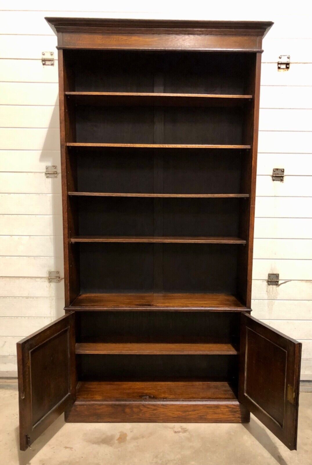 000755....Handsome Vintage Oak Bookcase / Bookshelves ( sold )