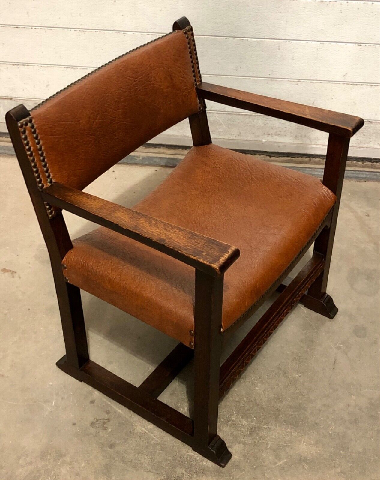 000843....Handsome Arts And Crafts Oak Nursing Chair / Childs Chair