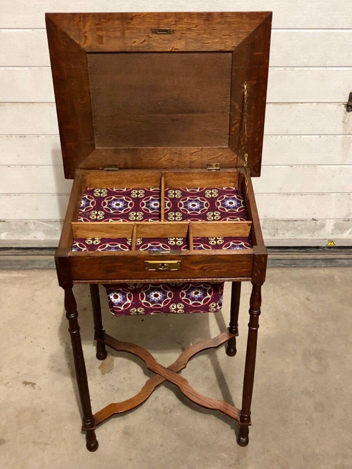 000739....Handsome Edwardian Oak Worktable / Sewing Table