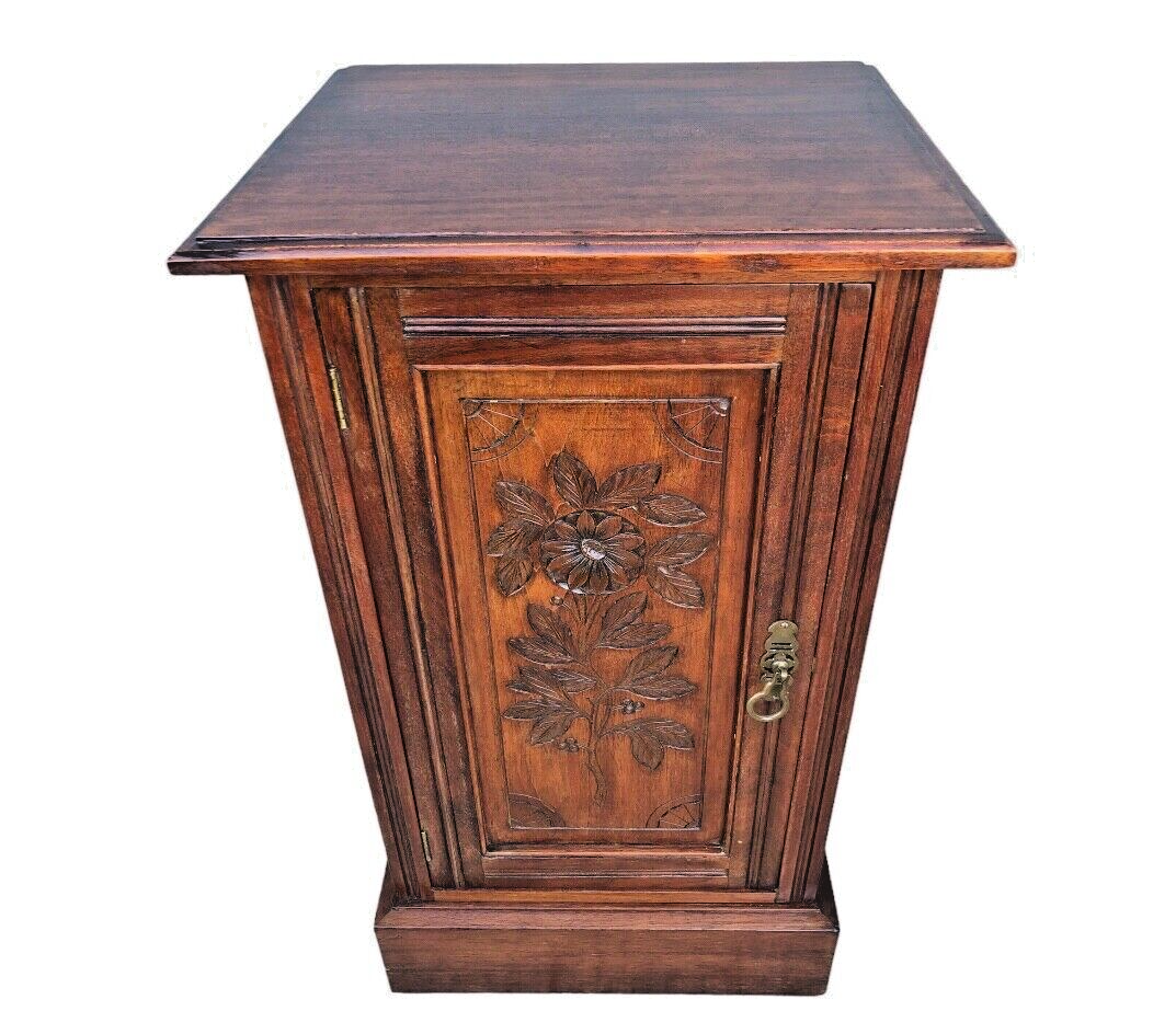 000808....Handsome Pair Of Edwardian Carved Walnut Bedside Cabinets / Bedside Tables ( sold )