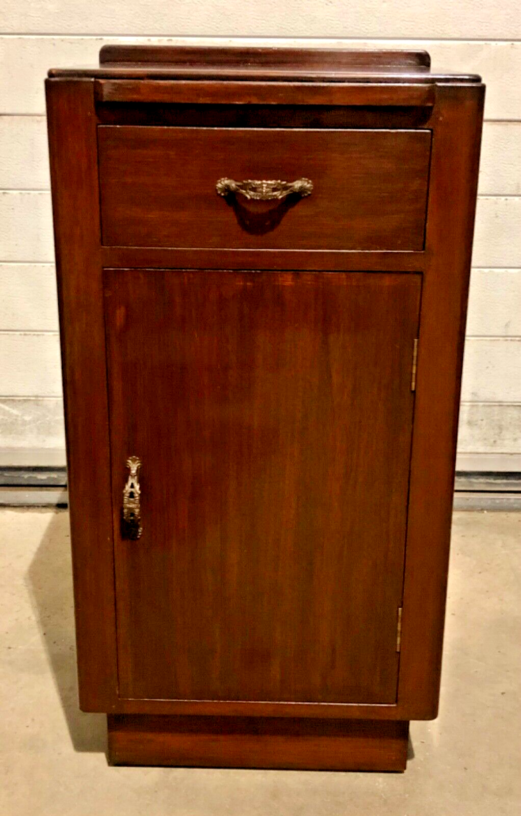 000767....Handsome Pair Of Art Deco Mahogany Bedside Tables / Bedside Cabinets ( sold )
