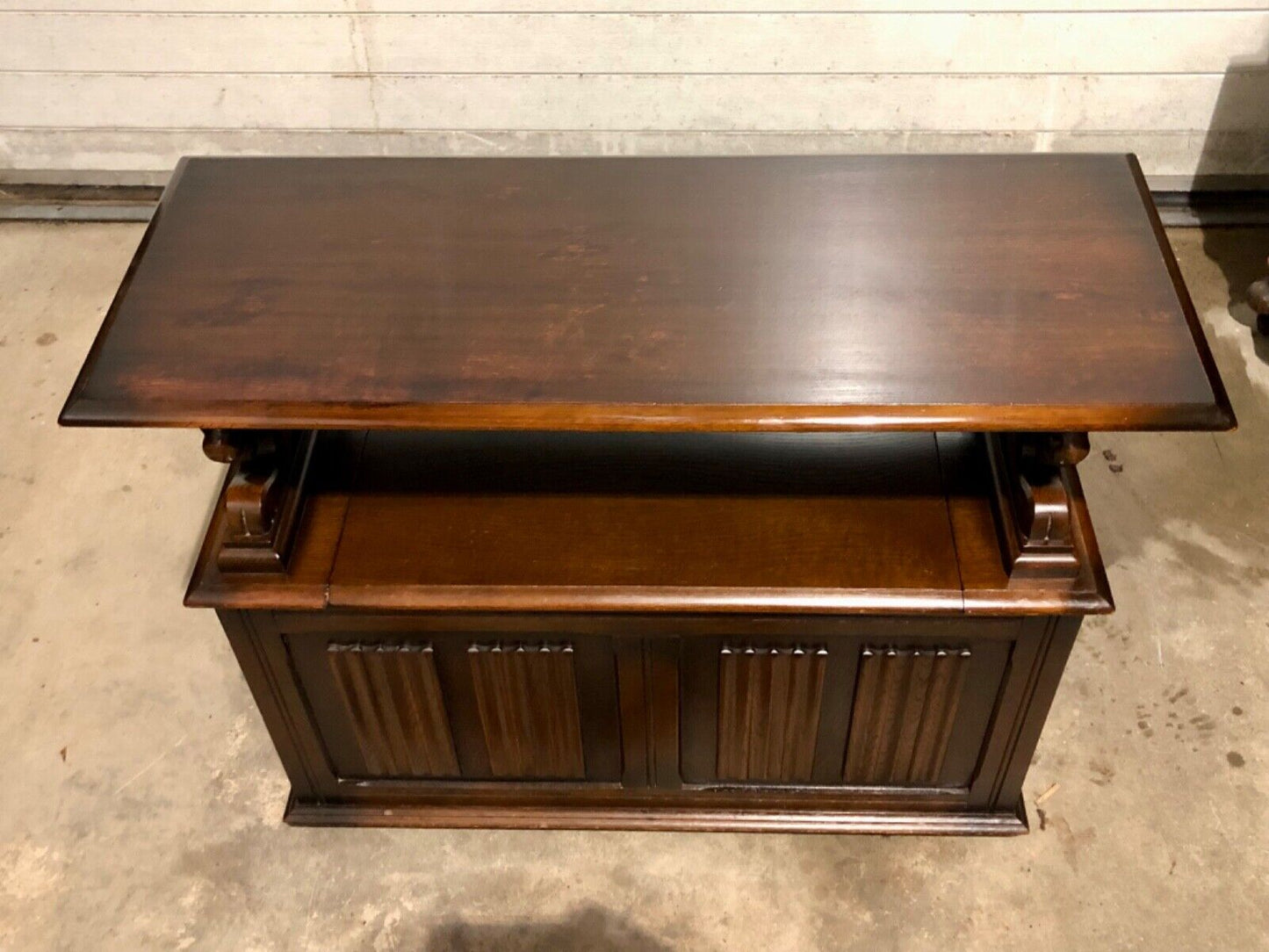 000797....Handsome Vintage Carved Oak Monks Bench / Hall Seat ( sold )