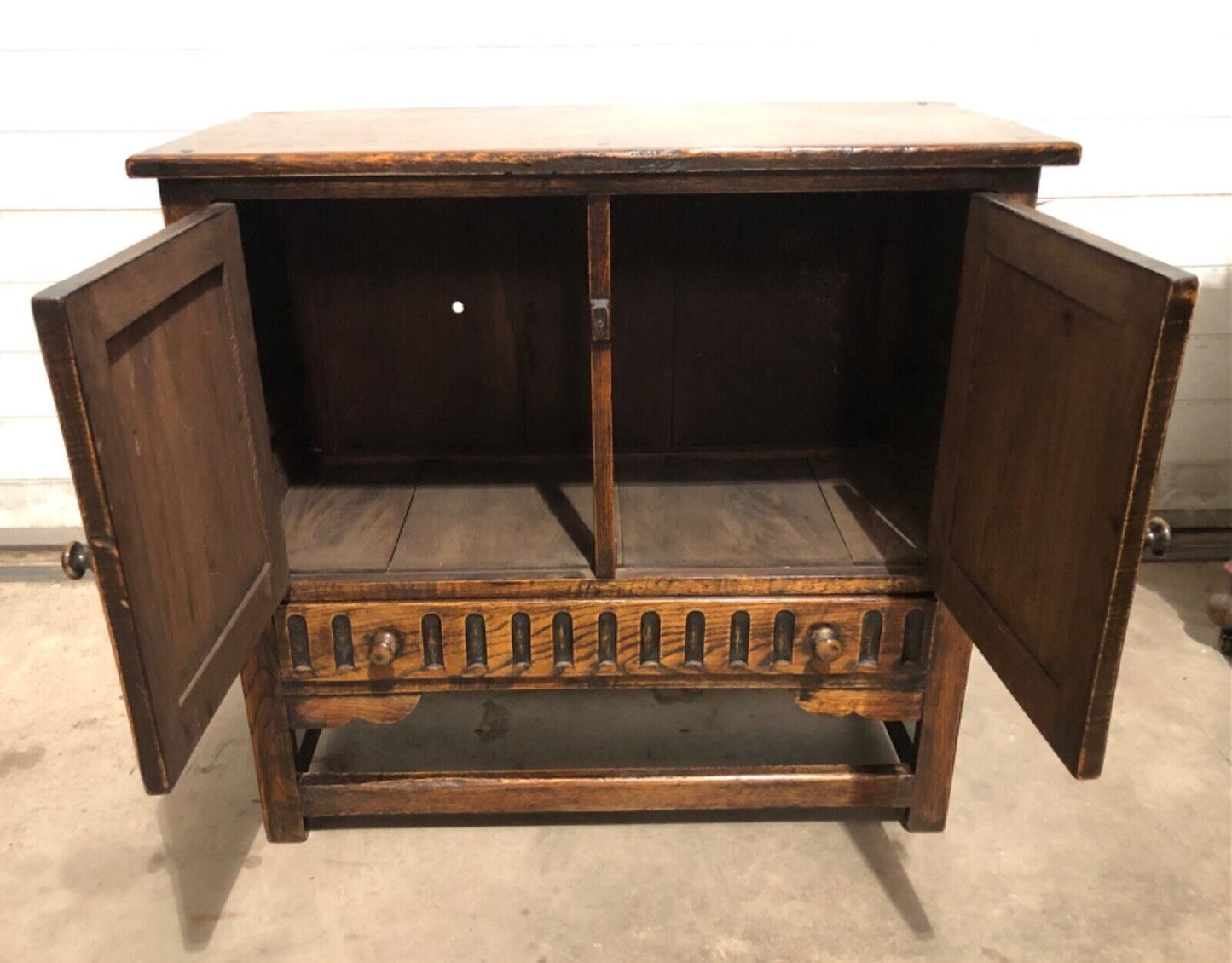 000791....Handsome Vintage Carved Oak Cabinet