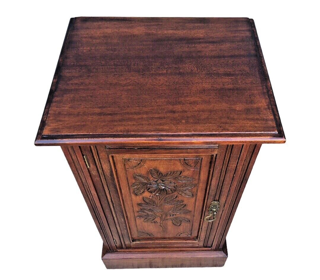 000808....Handsome Pair Of Edwardian Carved Walnut Bedside Cabinets / Bedside Tables ( sold )