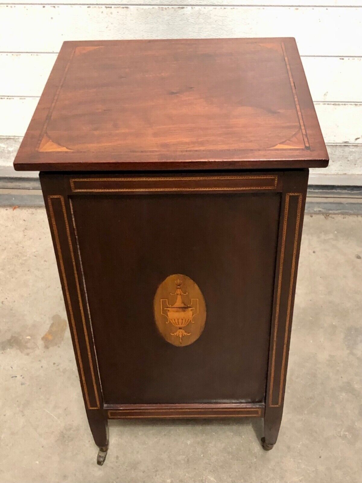 000747....Handsome Edwardian Inlaid Mahogany Bedside Table ( sold )