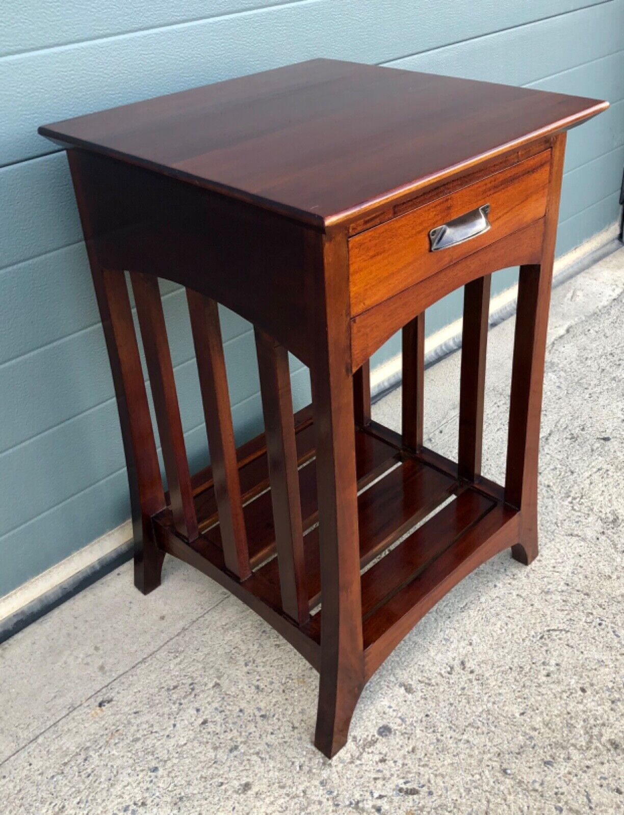 000802....Handsome Pair Of Vintage Mahogany Bedside Tables / Lamp Tables ( sold )