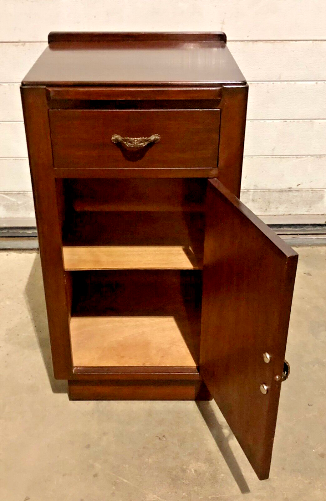 000767....Handsome Pair Of Art Deco Mahogany Bedside Tables / Bedside Cabinets ( sold )