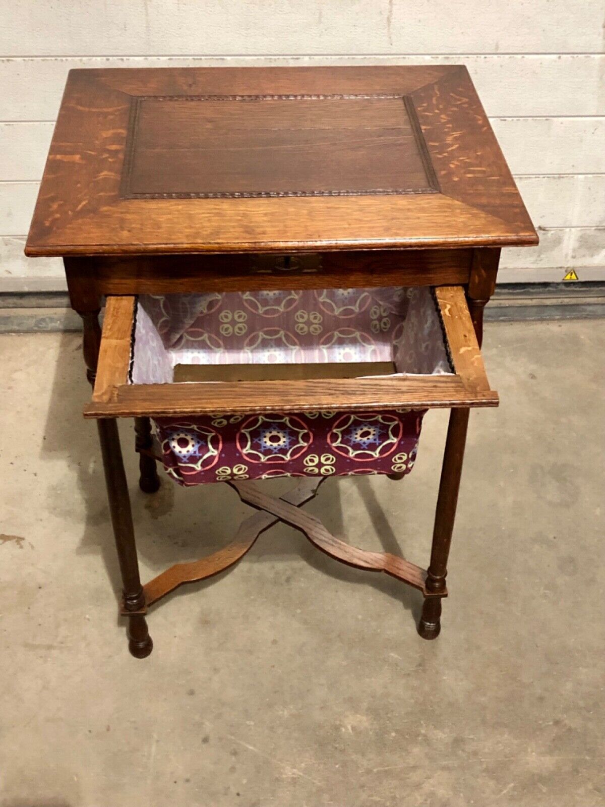 000739....Handsome Edwardian Oak Worktable / Sewing Table