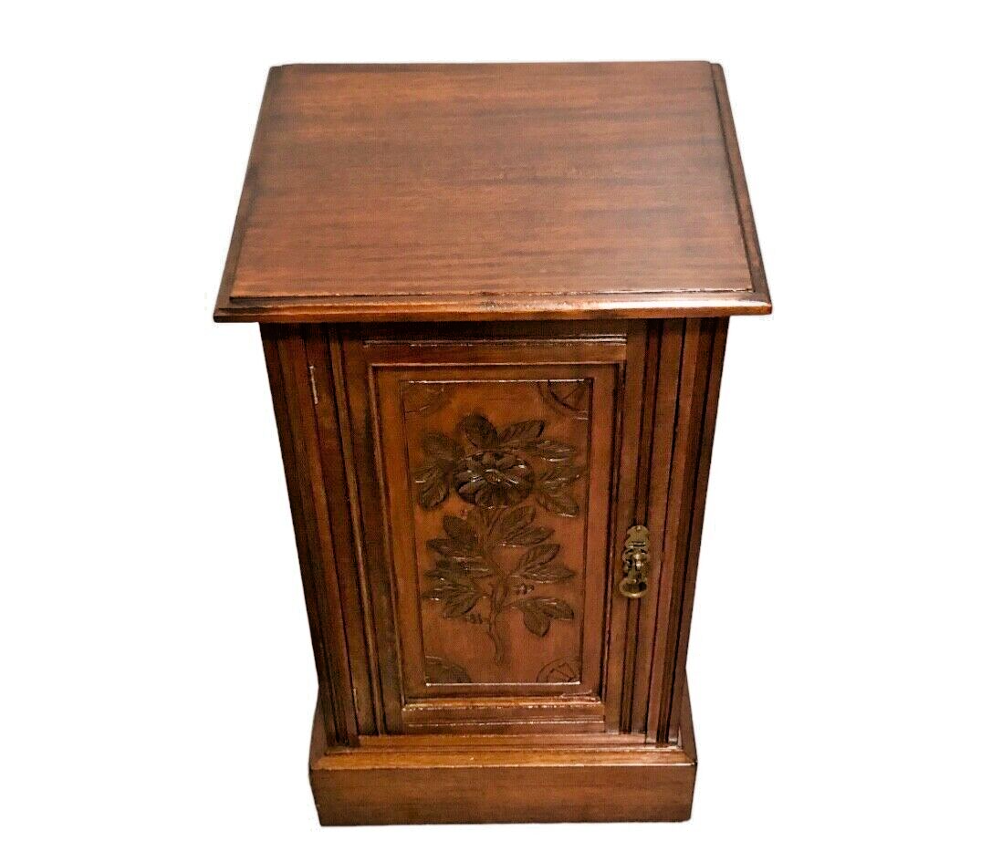 000808....Handsome Pair Of Edwardian Carved Walnut Bedside Cabinets / Bedside Tables ( sold )