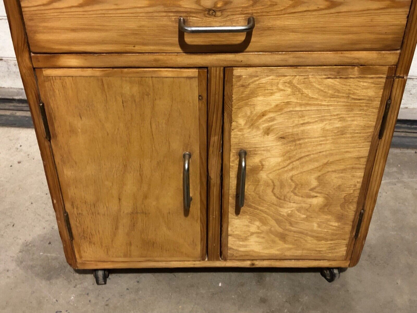 000774....Handsome Pair Of Vintage Cabinets / Bedside Cabinets