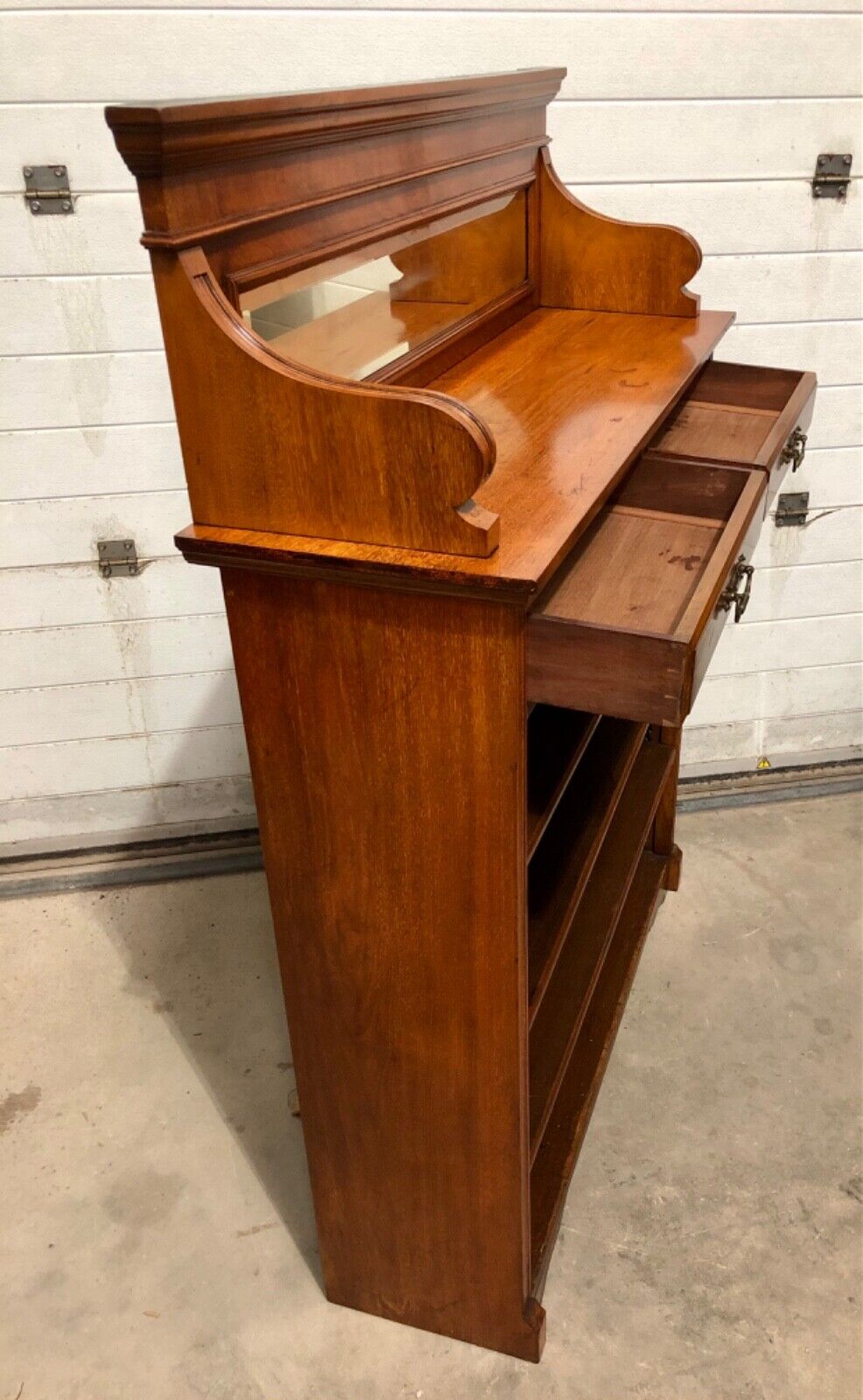 000829.....Handsome Edwardian Walnut Bookcase / Bookshelves