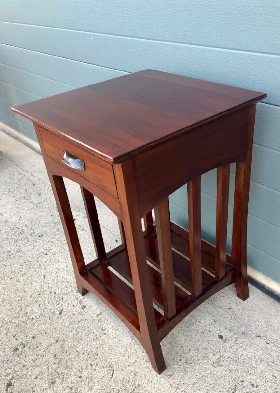 000802....Handsome Pair Of Vintage Mahogany Bedside Tables / Lamp Tables ( sold )