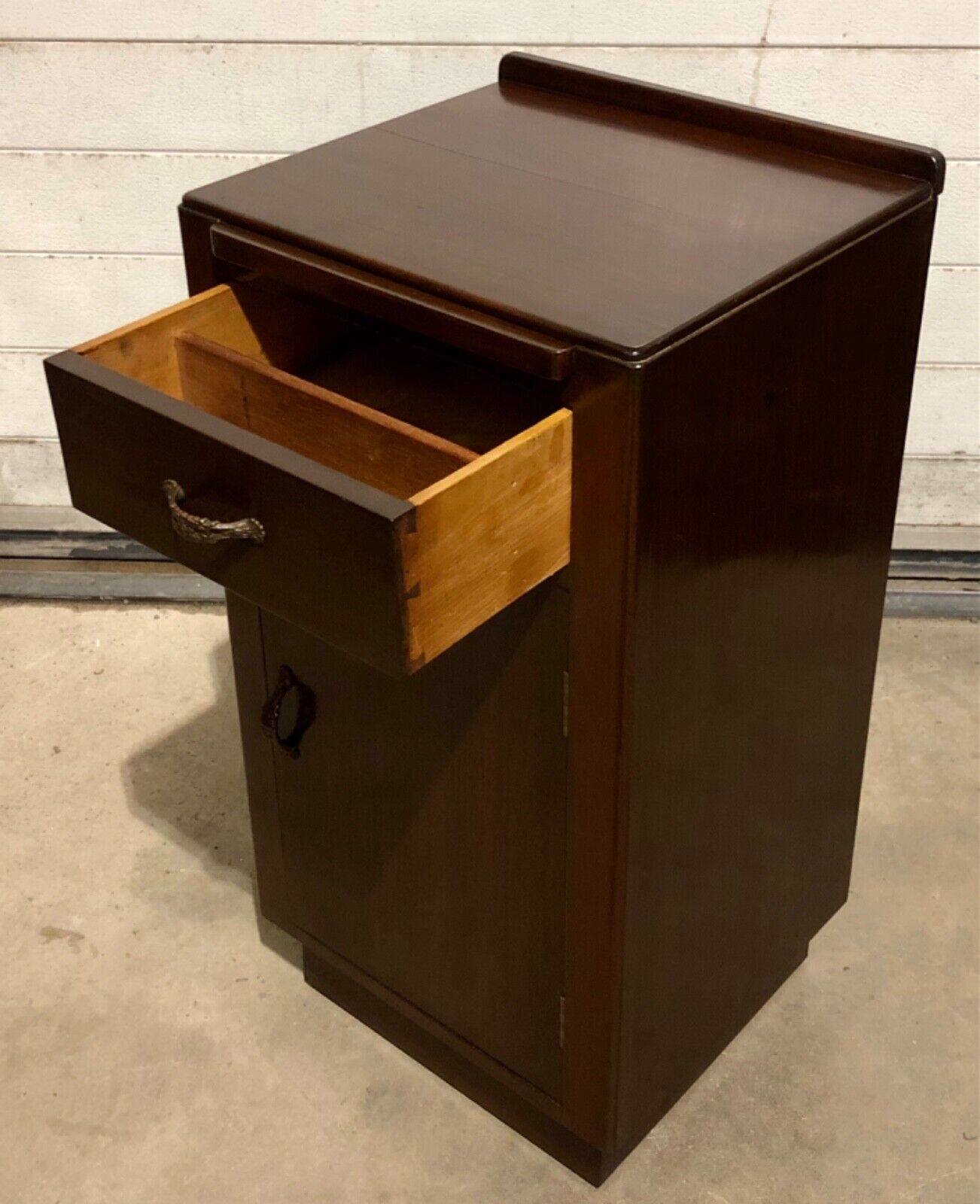 000767....Handsome Pair Of Art Deco Mahogany Bedside Tables / Bedside Cabinets ( sold )