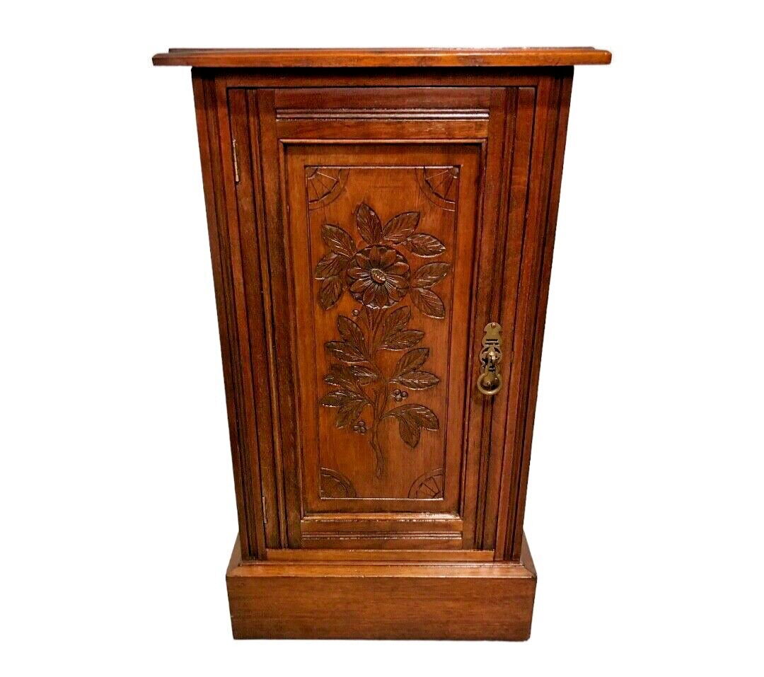 000808....Handsome Pair Of Edwardian Carved Walnut Bedside Cabinets / Bedside Tables ( sold )