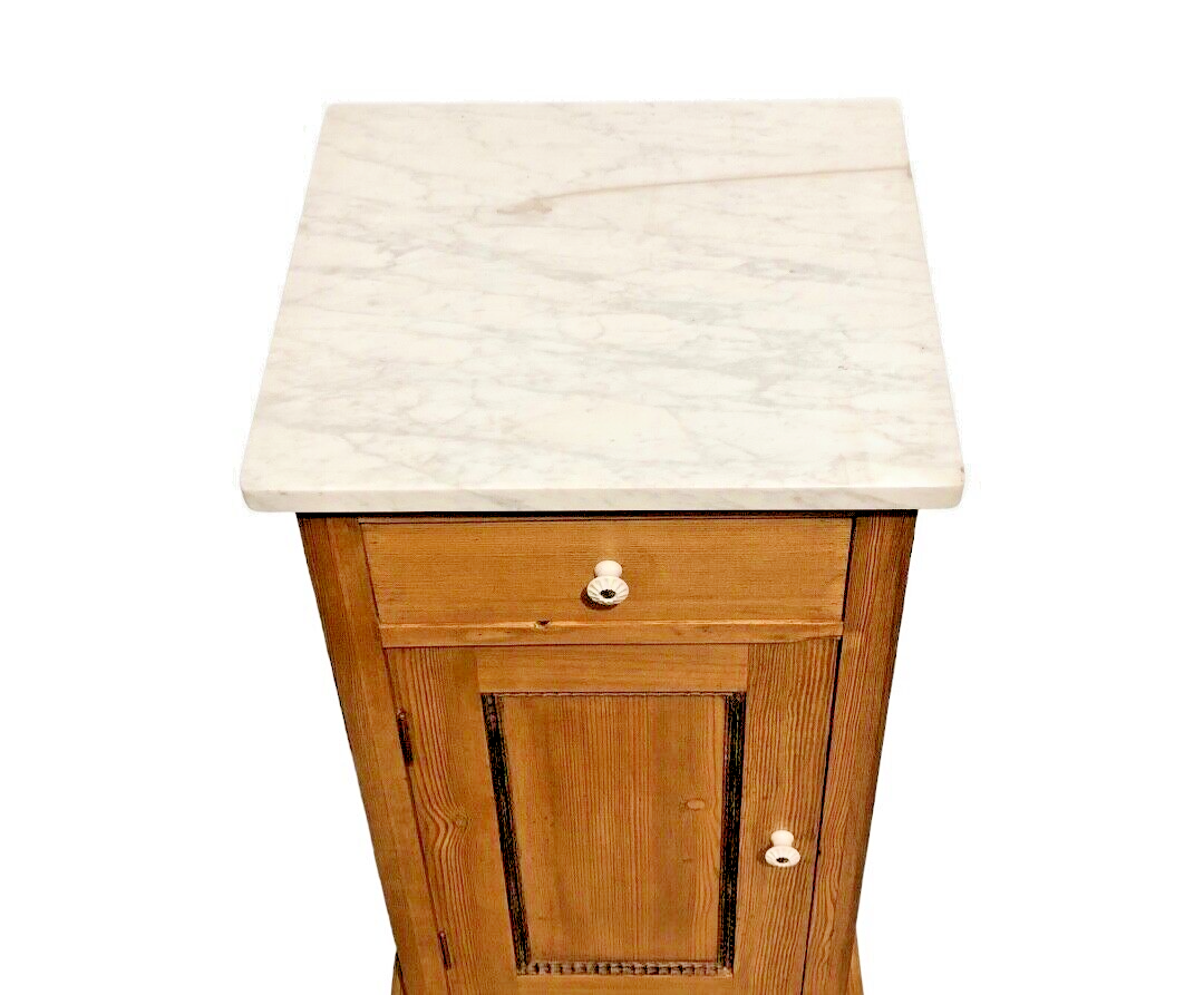 000855....Handsome Pair Of Continental Pine Bedside Cabinets / Bedside Tables ( sold )