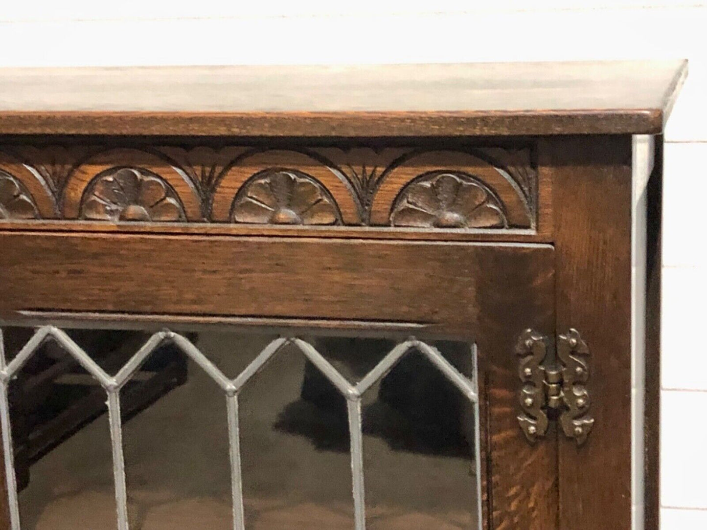 000793....Handsome Vintage Carved Oak Bookcase / Display Cabinet