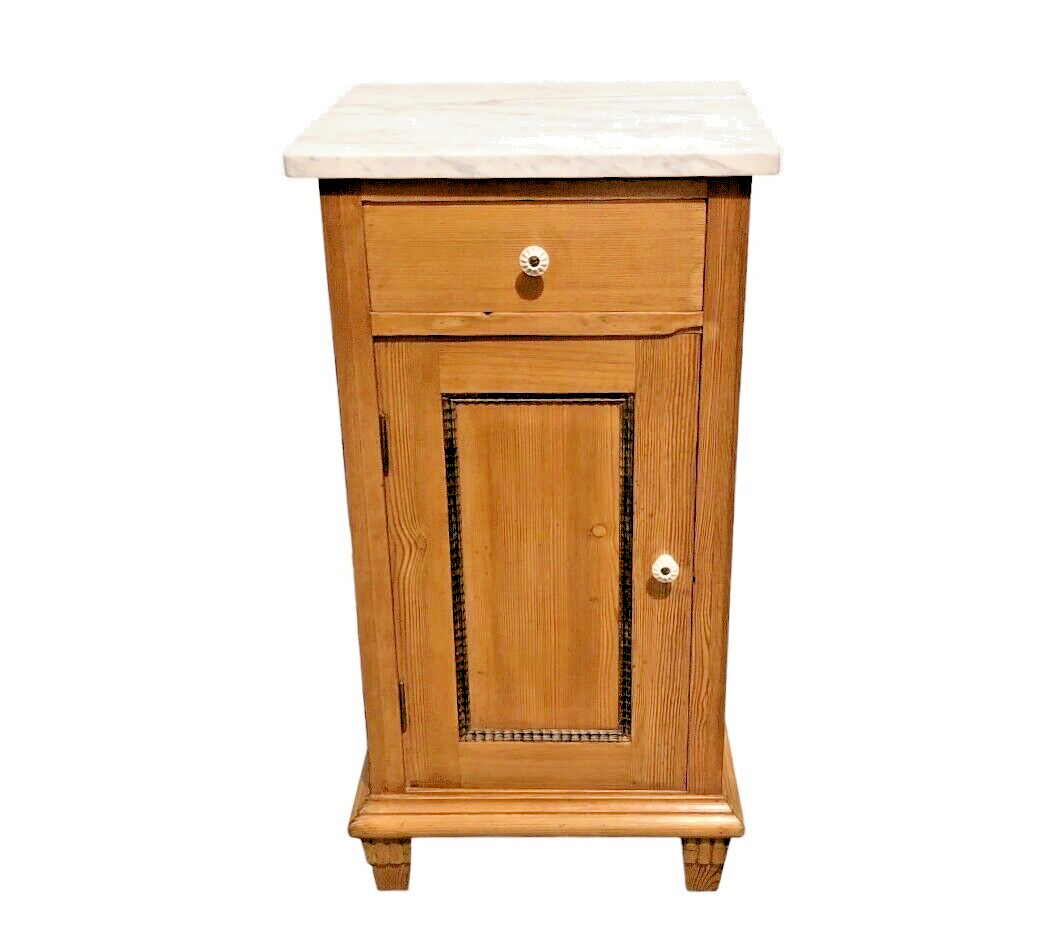 000855....Handsome Pair Of Continental Pine Bedside Cabinets / Bedside Tables ( sold )