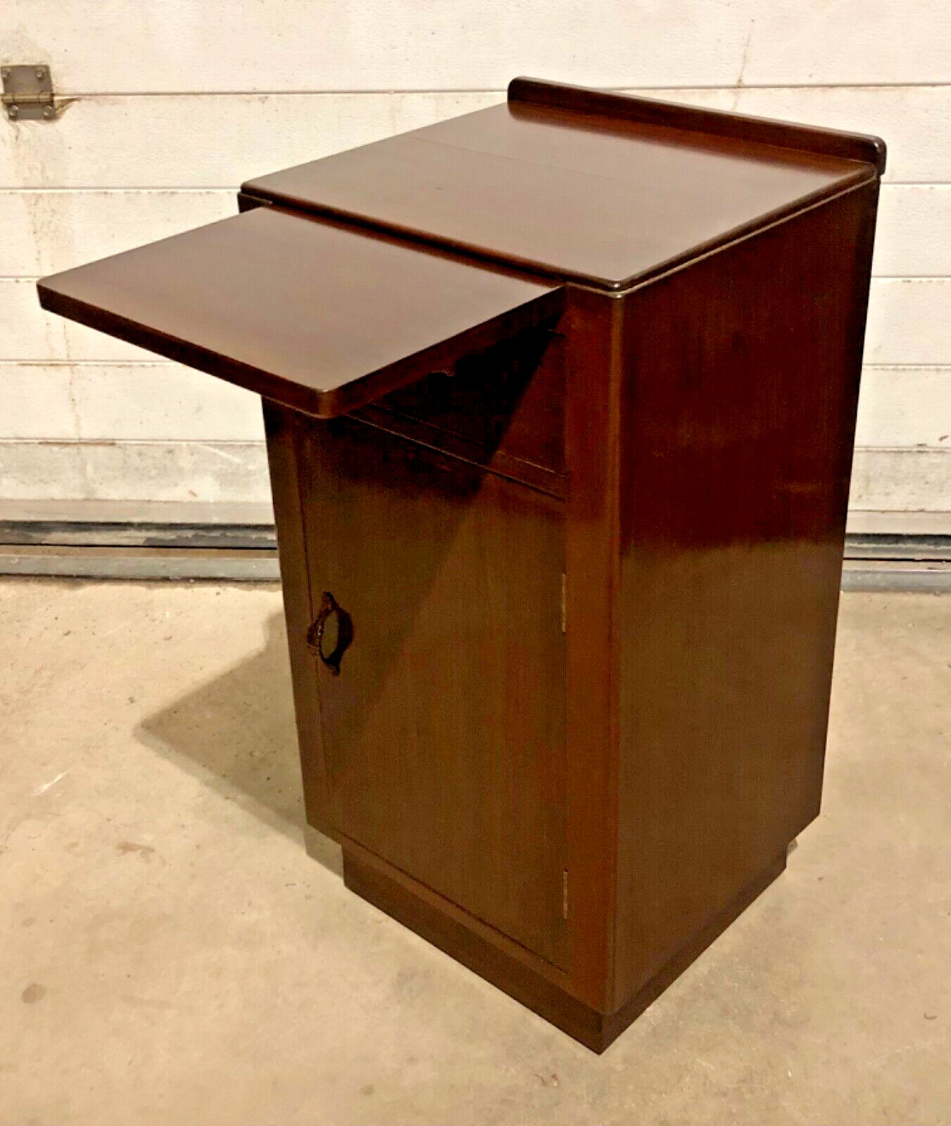 000767....Handsome Pair Of Art Deco Mahogany Bedside Tables / Bedside Cabinets ( sold )