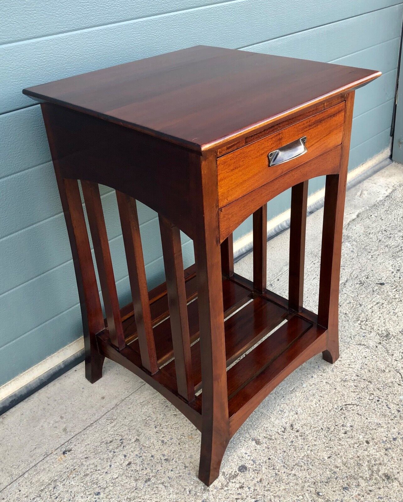 000802....Handsome Pair Of Vintage Mahogany Bedside Tables / Lamp Tables ( sold )