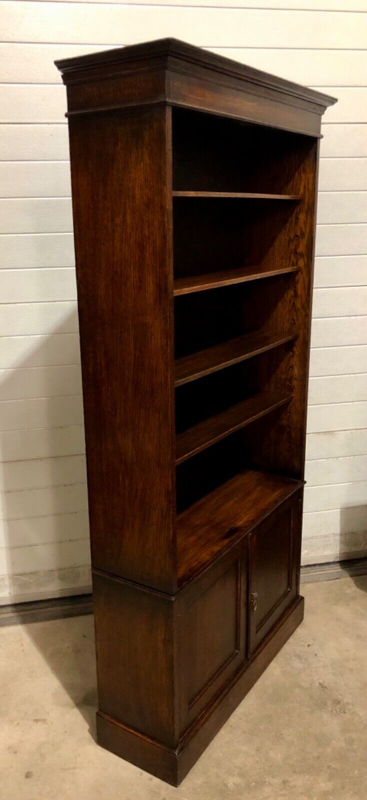 000755....Handsome Vintage Oak Bookcase / Bookshelves ( sold )