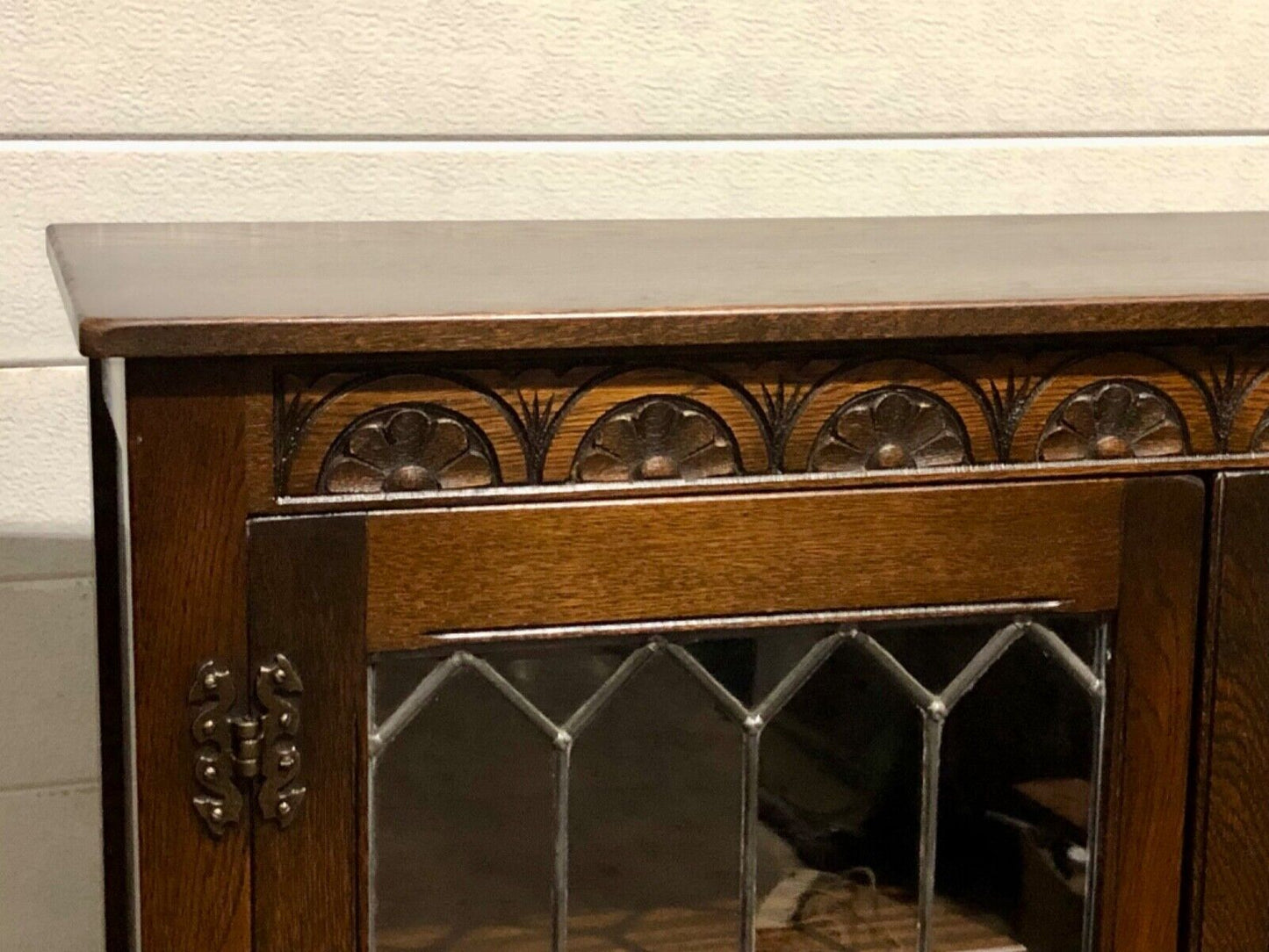 000793....Handsome Vintage Carved Oak Bookcase / Display Cabinet