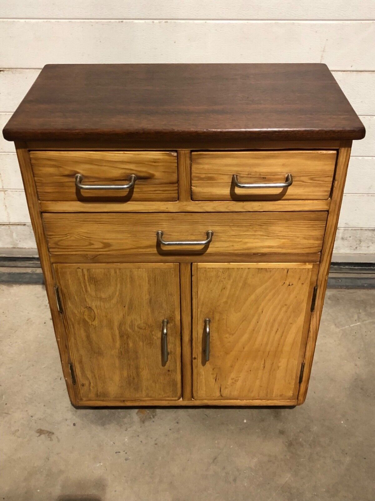 000774....Handsome Pair Of Vintage Cabinets / Bedside Cabinets