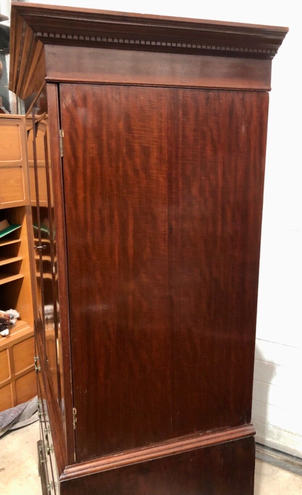 000759....Handsome Georgian Mahogany Linen Press / Linen Cupboard ( sold )