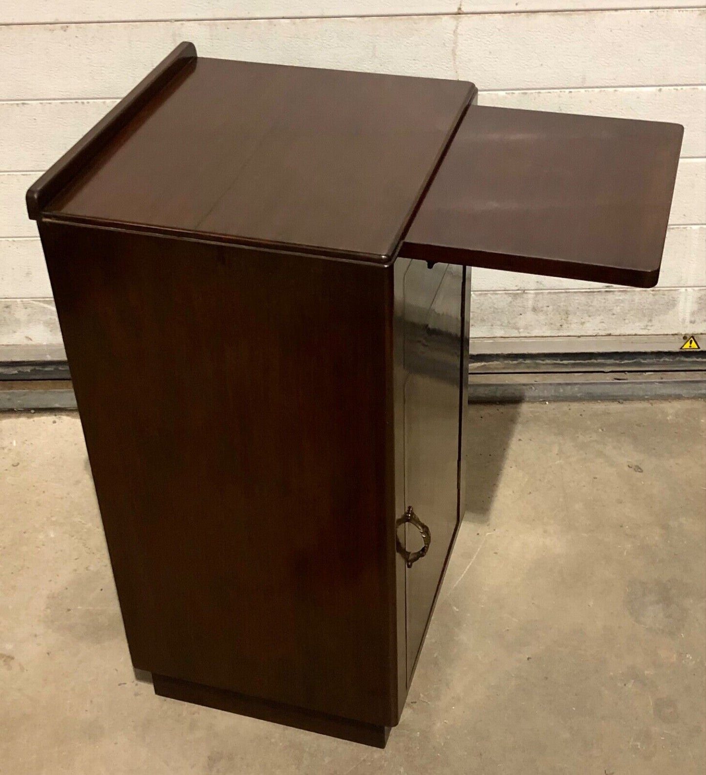 000767....Handsome Pair Of Art Deco Mahogany Bedside Tables / Bedside Cabinets ( sold )