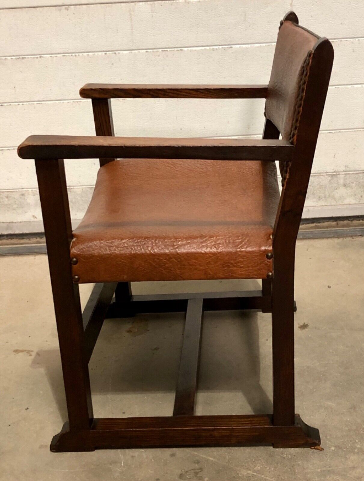 000843....Handsome Arts And Crafts Oak Nursing Chair / Childs Chair