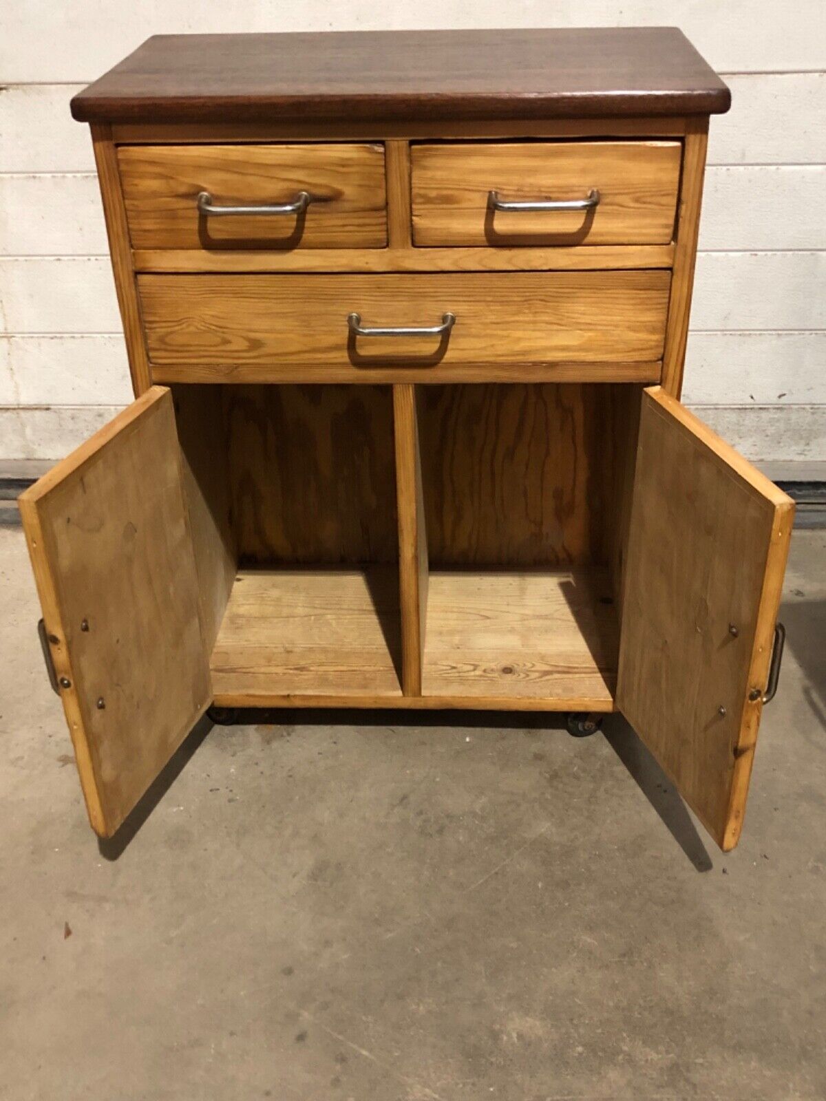 000774....Handsome Pair Of Vintage Cabinets / Bedside Cabinets