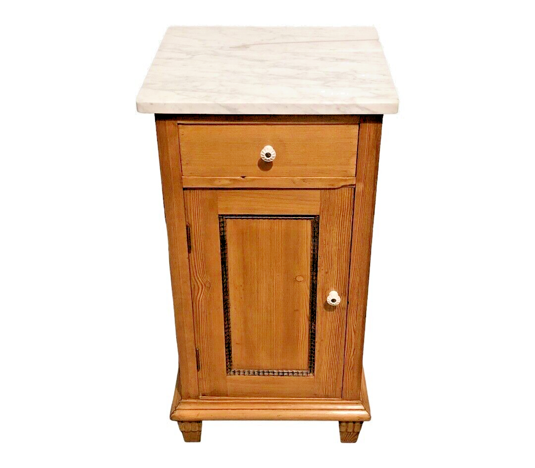 000855....Handsome Pair Of Continental Pine Bedside Cabinets / Bedside Tables ( sold )