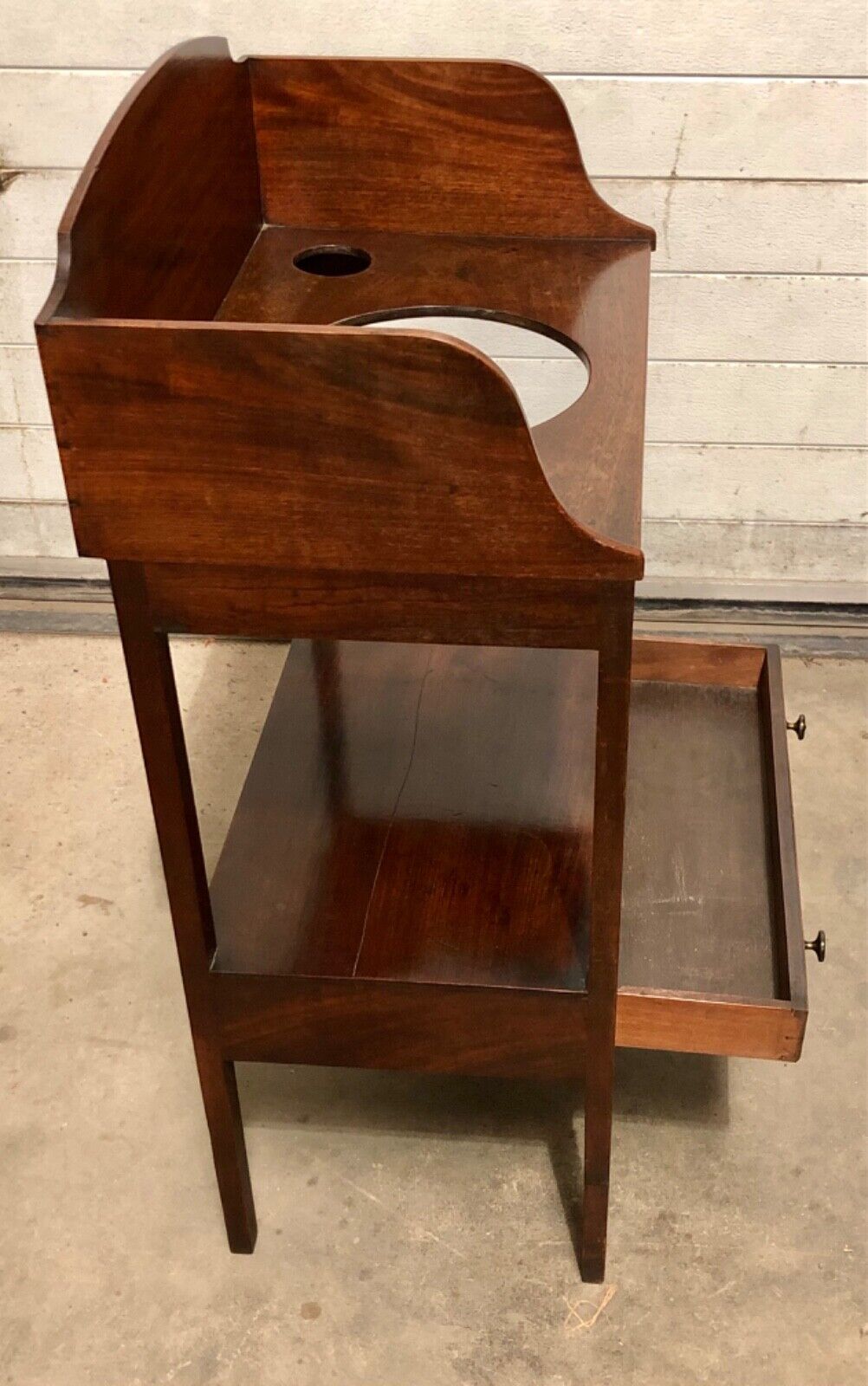 000750....Handsome Georgian Mahogany Washstand With Drawer
