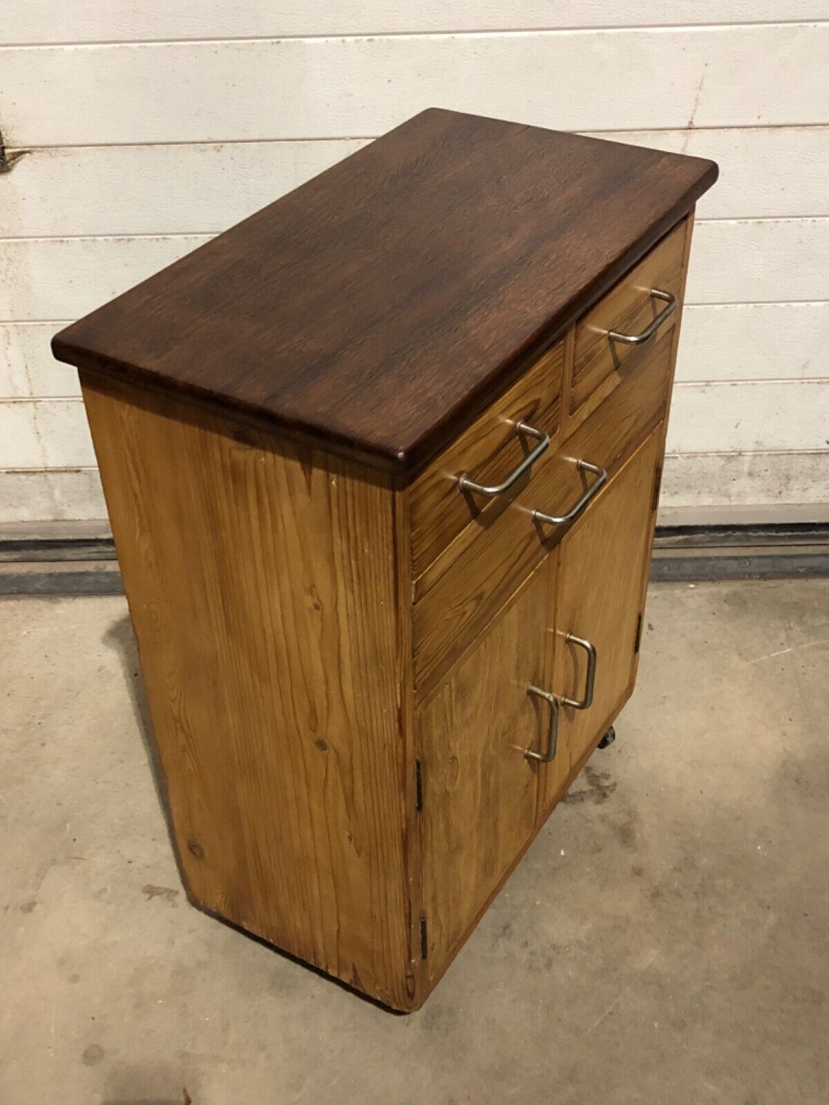000774....Handsome Pair Of Vintage Cabinets / Bedside Cabinets