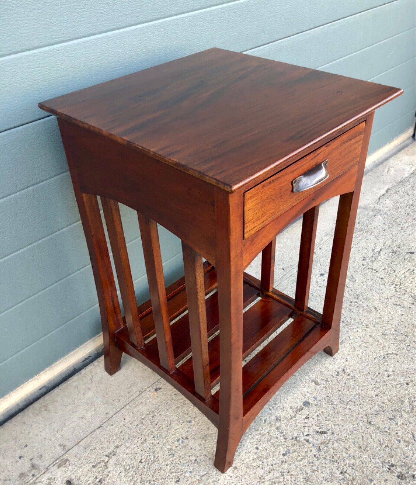 000802....Handsome Pair Of Vintage Mahogany Bedside Tables / Lamp Tables ( sold )
