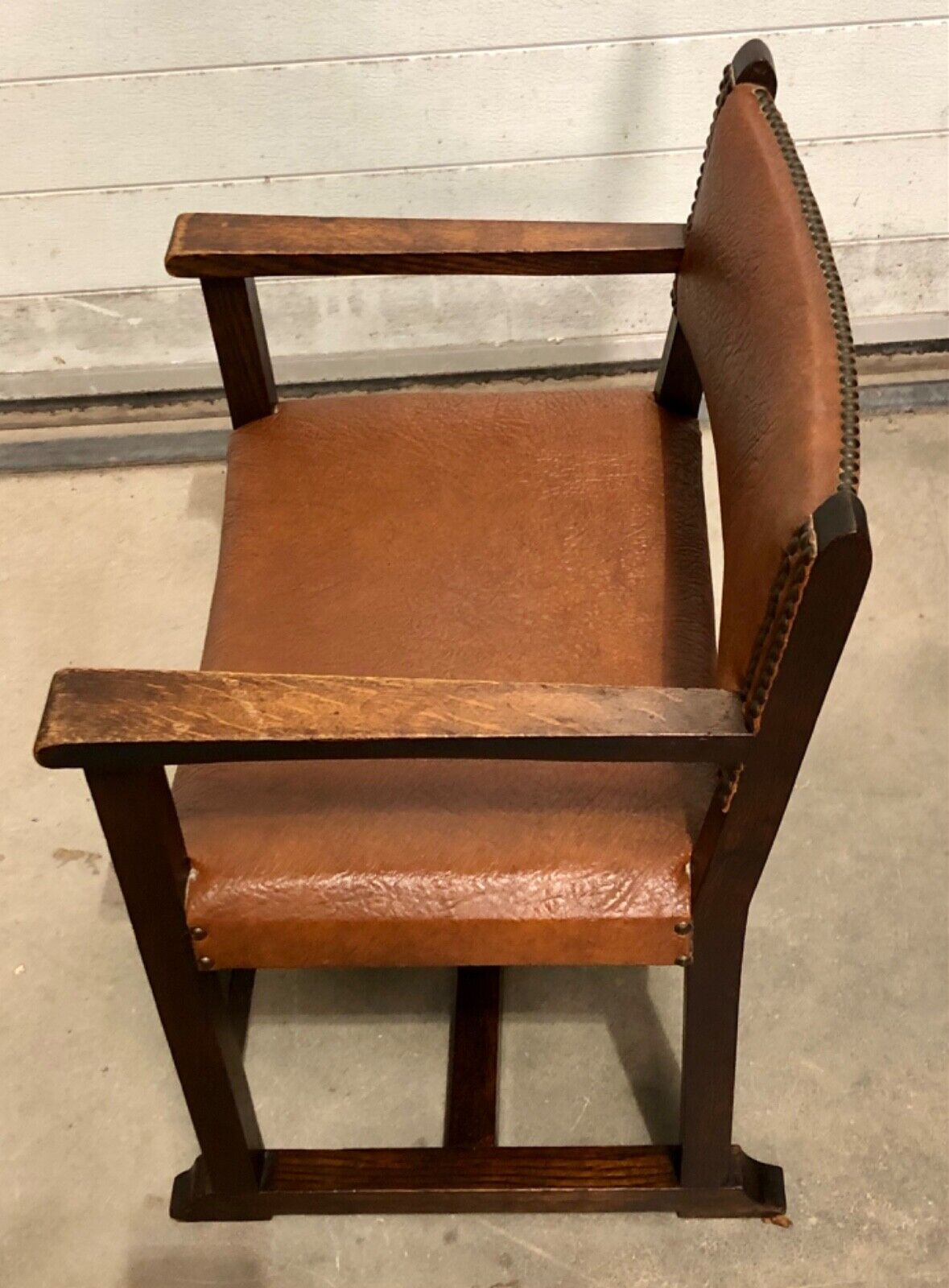 000843....Handsome Arts And Crafts Oak Nursing Chair / Childs Chair