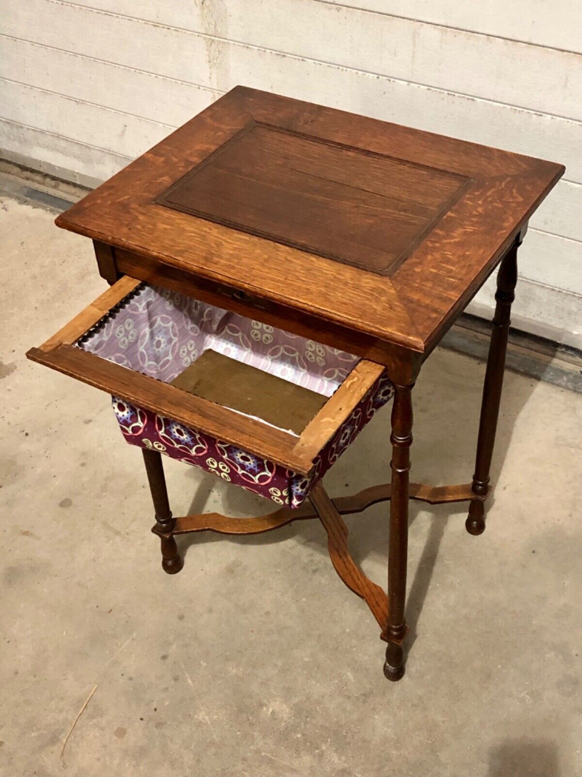 000739....Handsome Edwardian Oak Worktable / Sewing Table