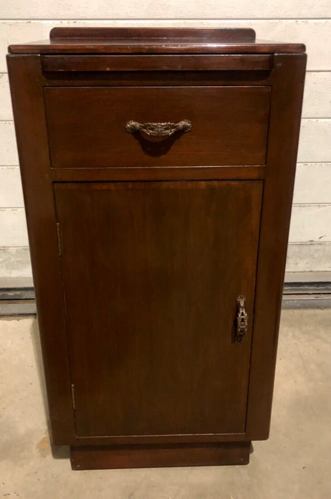 000767....Handsome Pair Of Art Deco Mahogany Bedside Tables / Bedside Cabinets ( sold )