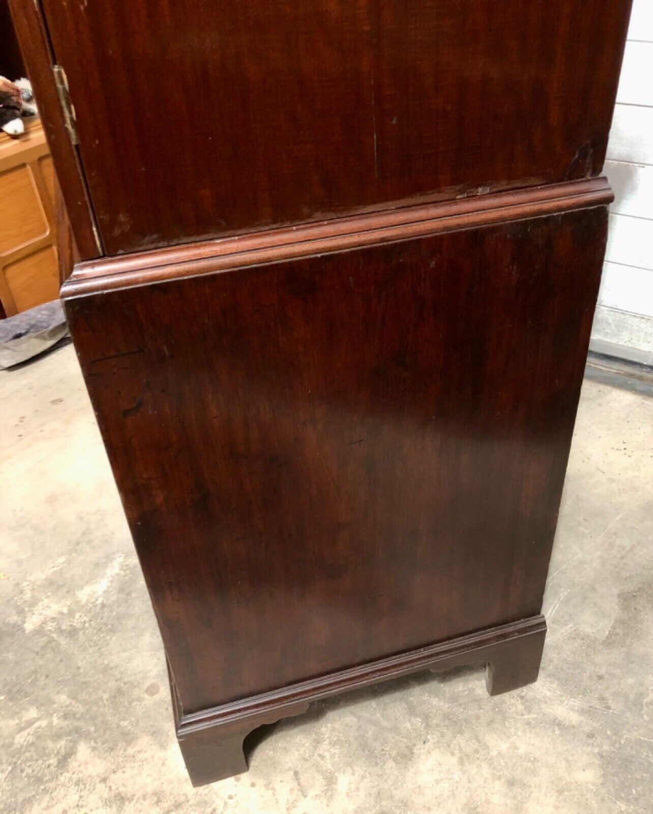 000759....Handsome Georgian Mahogany Linen Press / Linen Cupboard ( sold )