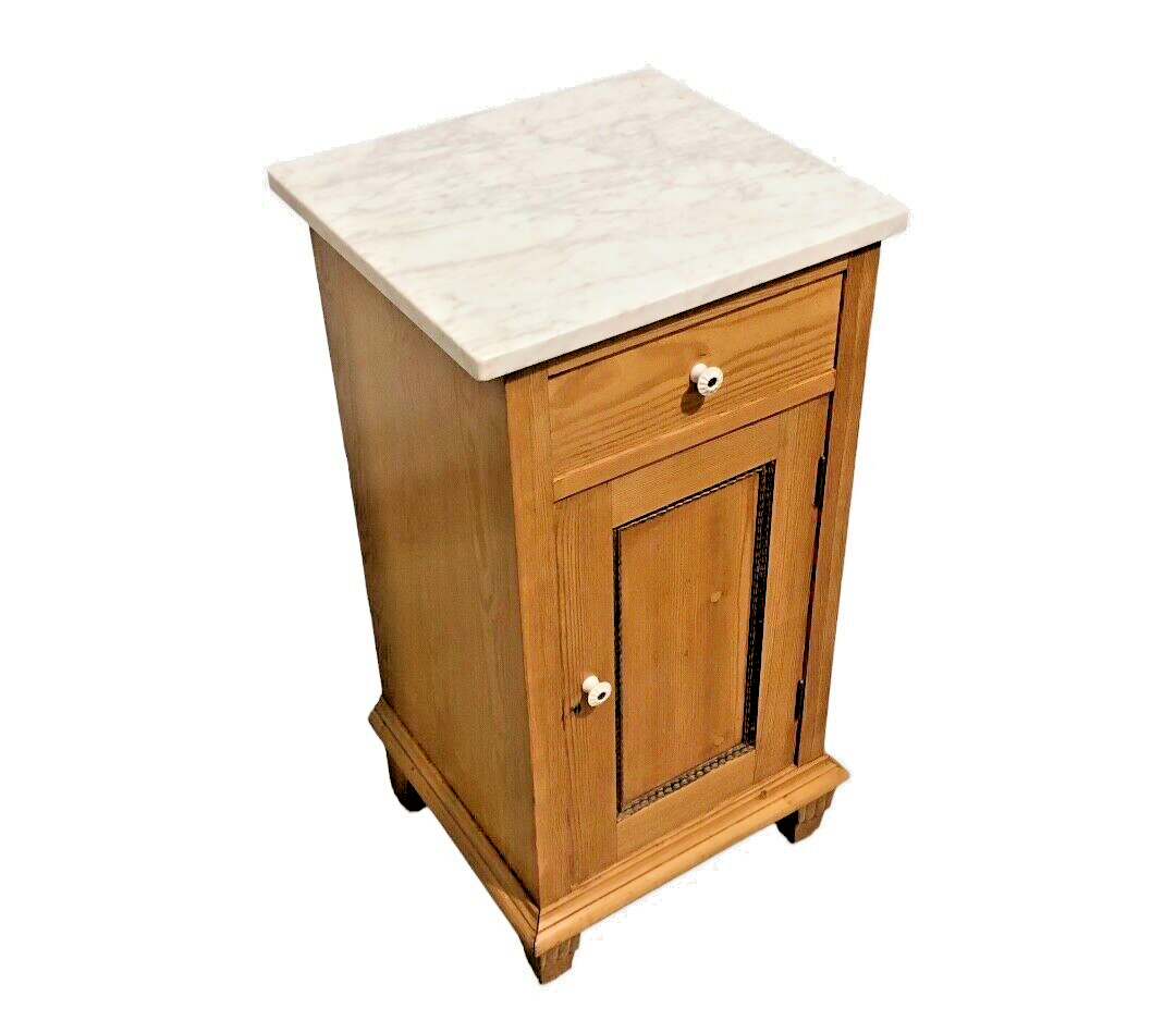 000855....Handsome Pair Of Continental Pine Bedside Cabinets / Bedside Tables ( sold )