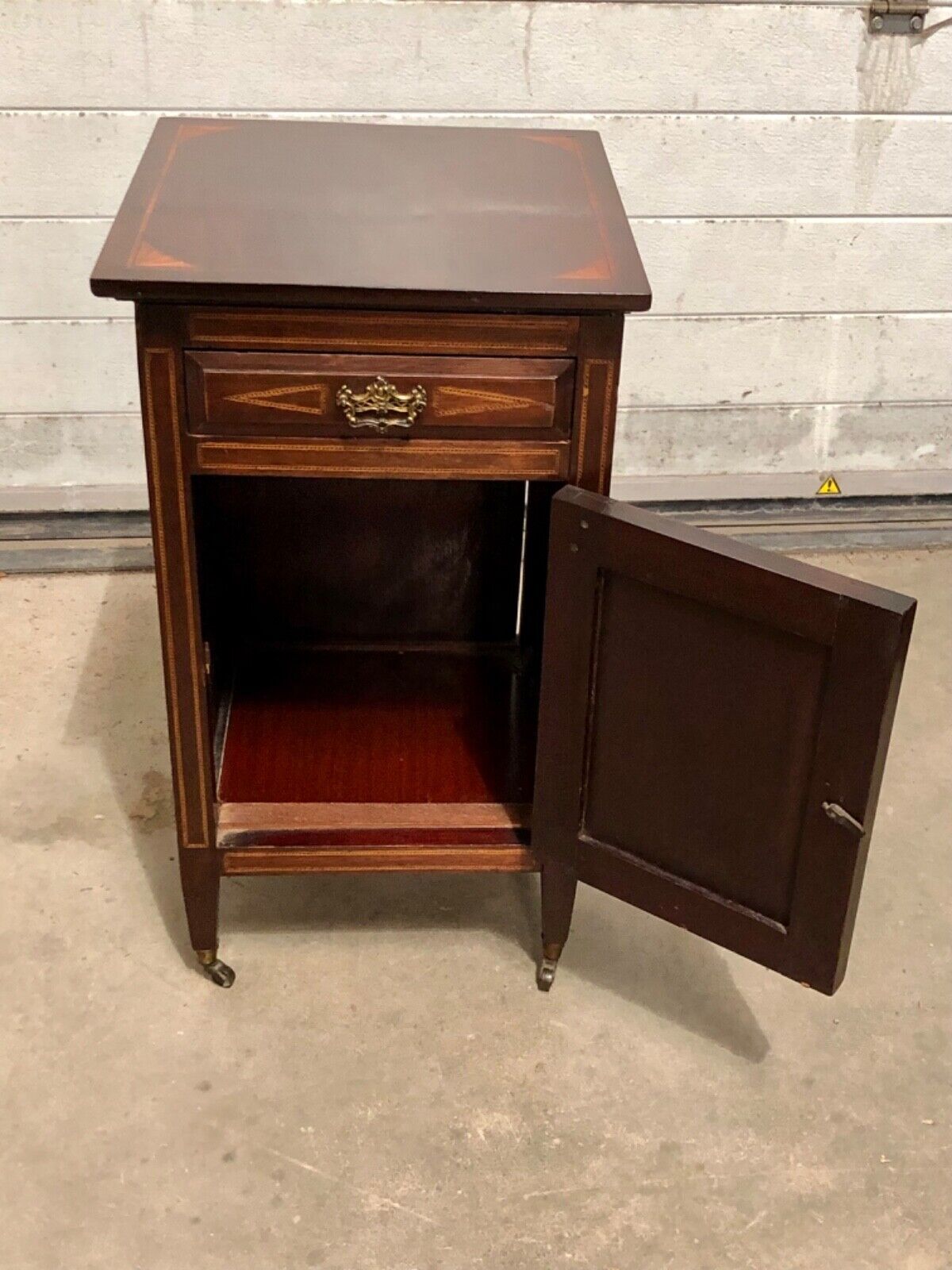 000747....Handsome Edwardian Inlaid Mahogany Bedside Table ( sold )