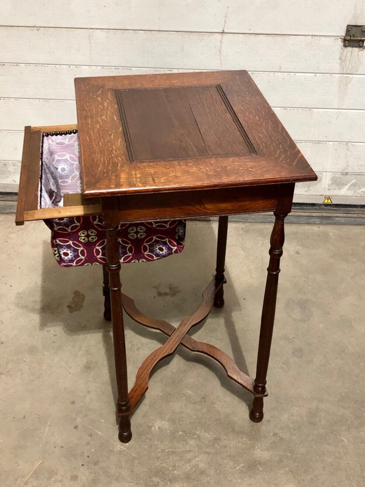 000739....Handsome Edwardian Oak Worktable / Sewing Table
