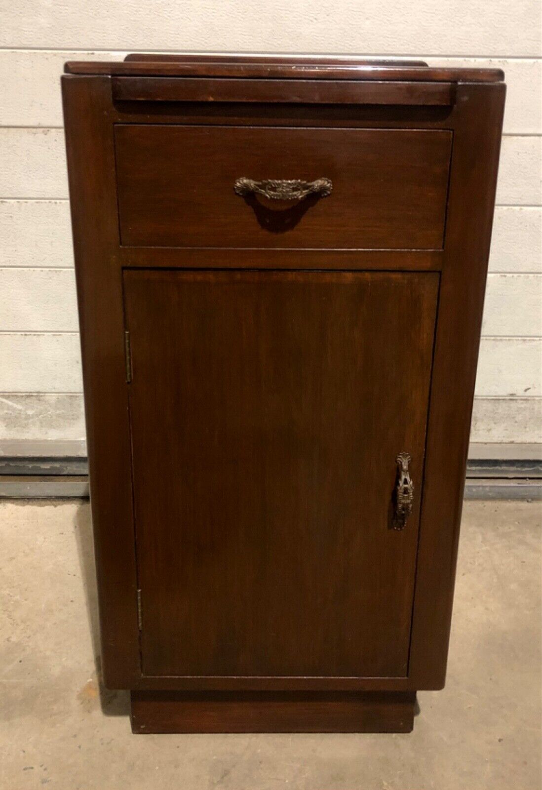 000767....Handsome Pair Of Art Deco Mahogany Bedside Tables / Bedside Cabinets ( sold )