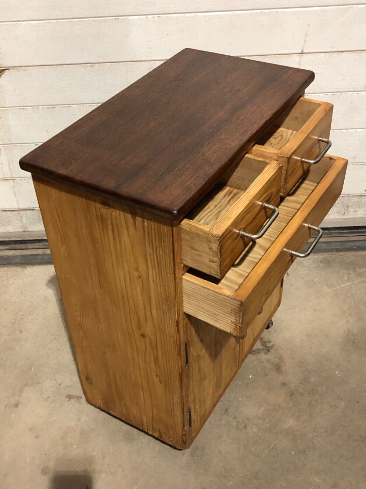 000774....Handsome Pair Of Vintage Cabinets / Bedside Cabinets