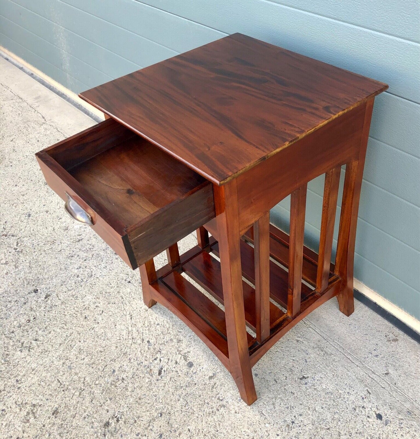 000802....Handsome Pair Of Vintage Mahogany Bedside Tables / Lamp Tables ( sold )